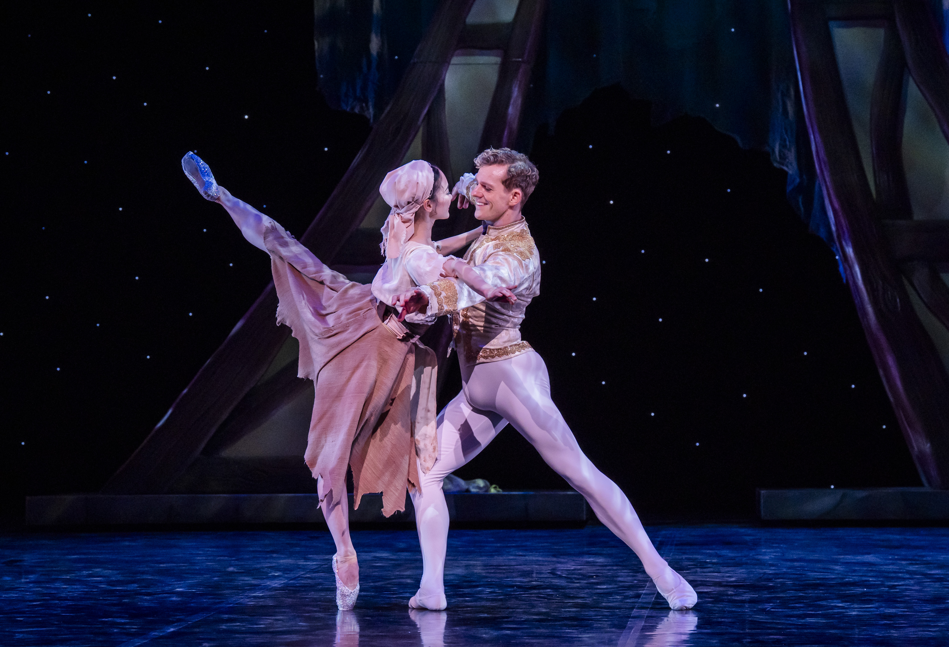 Saeka Shirai And Jonathan Hanks In Cinderella. Photo Tristram Kenton 1