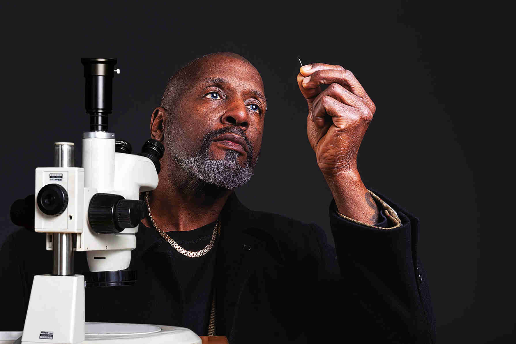 The Story Behind Dr. Willard Wigan Mbe’s Miniature Masterpieces ...