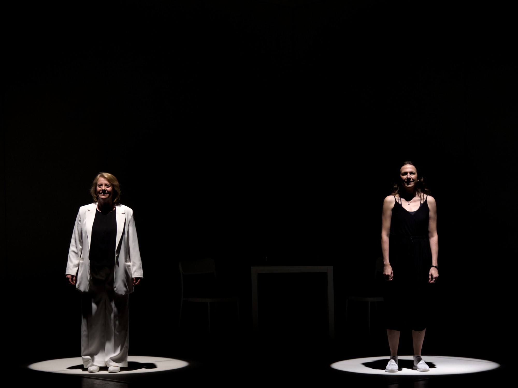 8THE NIGHTMARE ROOM. SARAH WYNNE KORDAS & CORINNE Beglukt