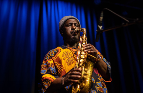 29.6-Tony-Kofi-Inside-Straight-114492.jpg