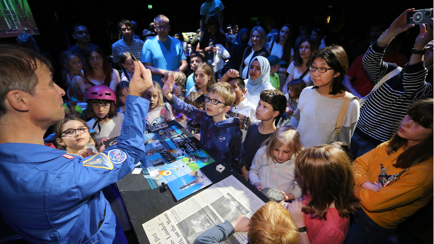 space lecture 1600 900-114354.jpg
