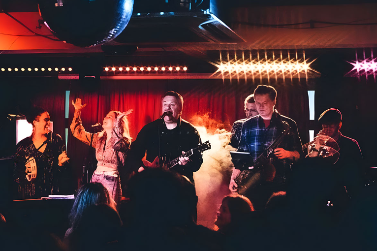 3.5-Crowd-Company-1-114492.jpg
