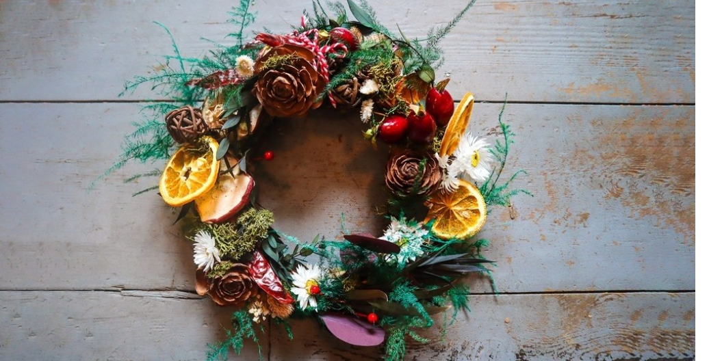 Debbie_Bryan_wreath_making 1800px 3-114337.jpeg