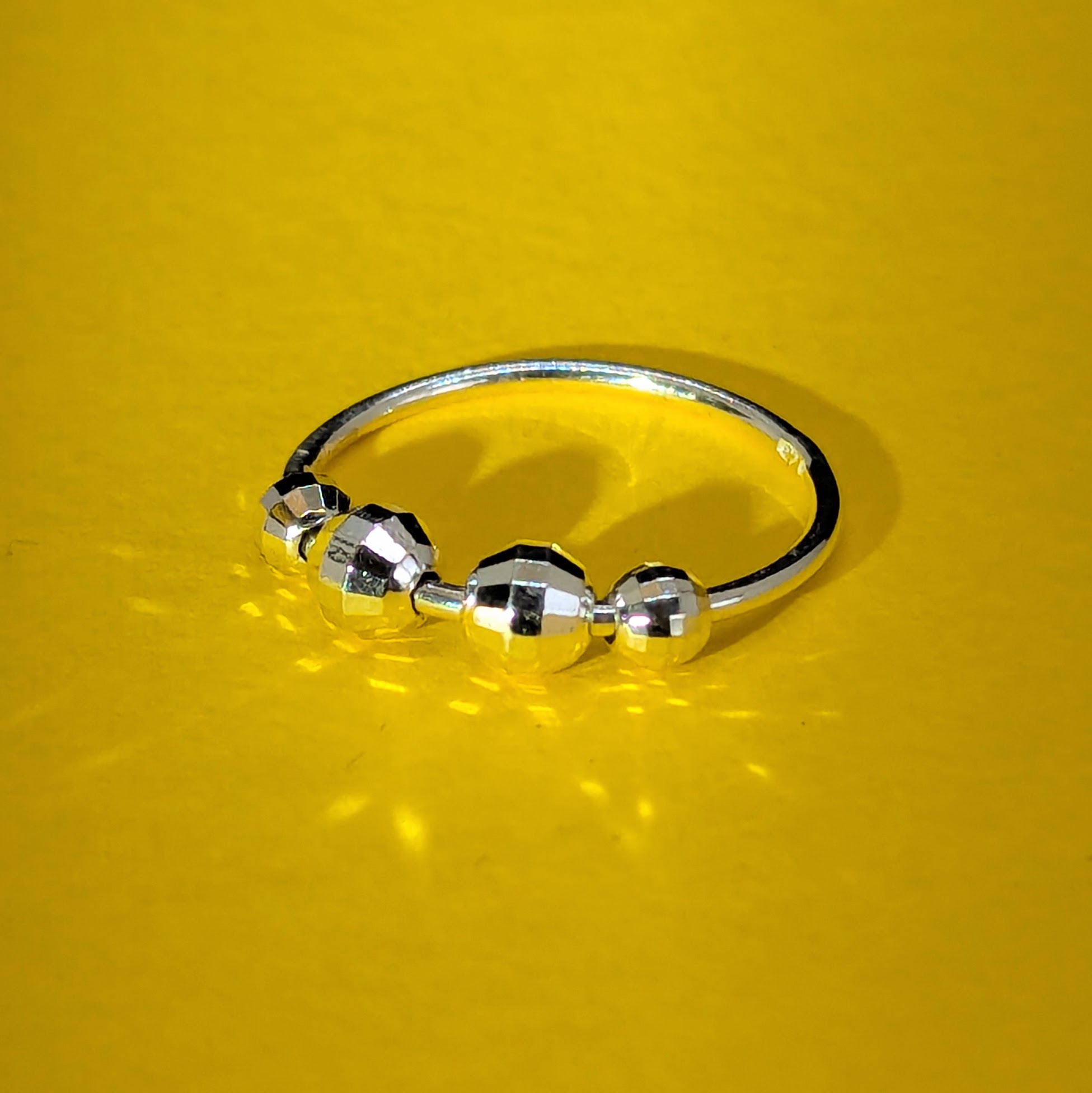 Disco Fidget On Yellow